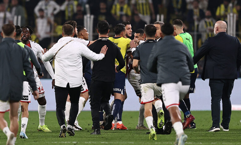 Fenerbahçe Maçında Ortalık Karıştı